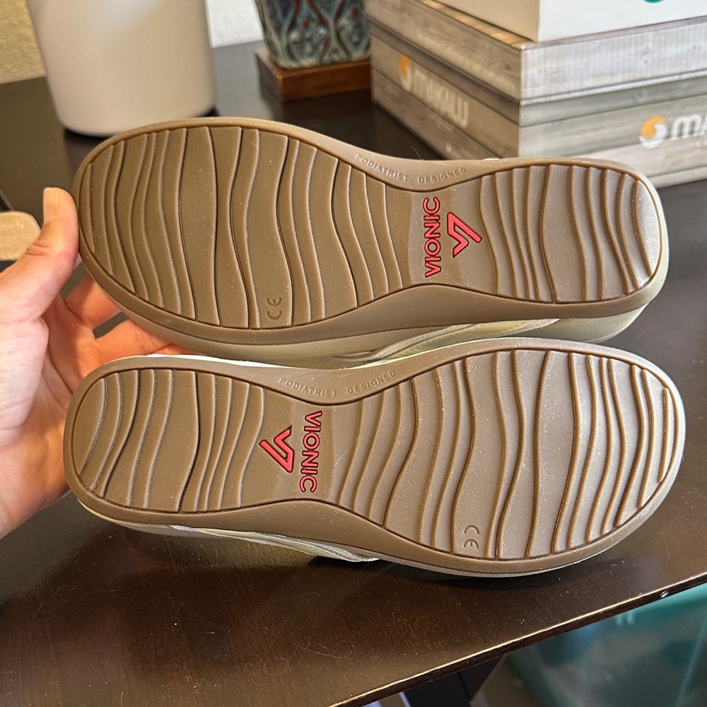 Vionic High Tide Sandals in Beige Women's US Size 7 - Picture 8 of 9